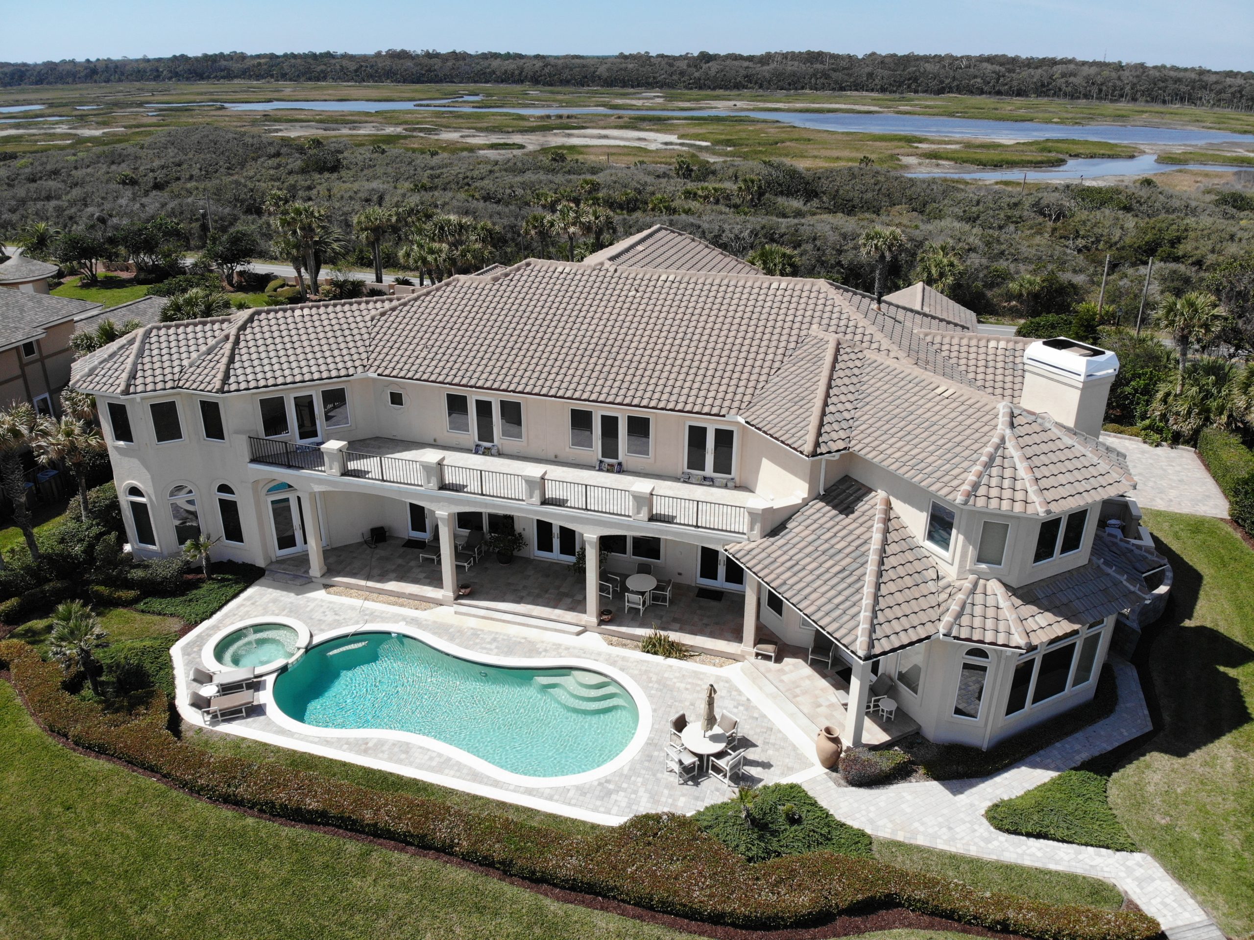 Safe low pressure roof cleaning for spanish tile roofs of all sizes